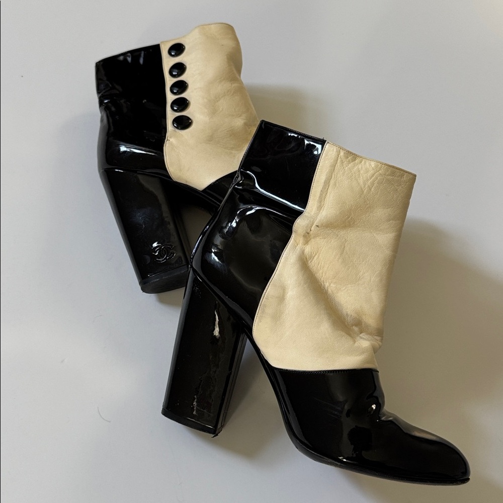 CHANEL Vintage Black and Cream Patent Leather Ankle Boots